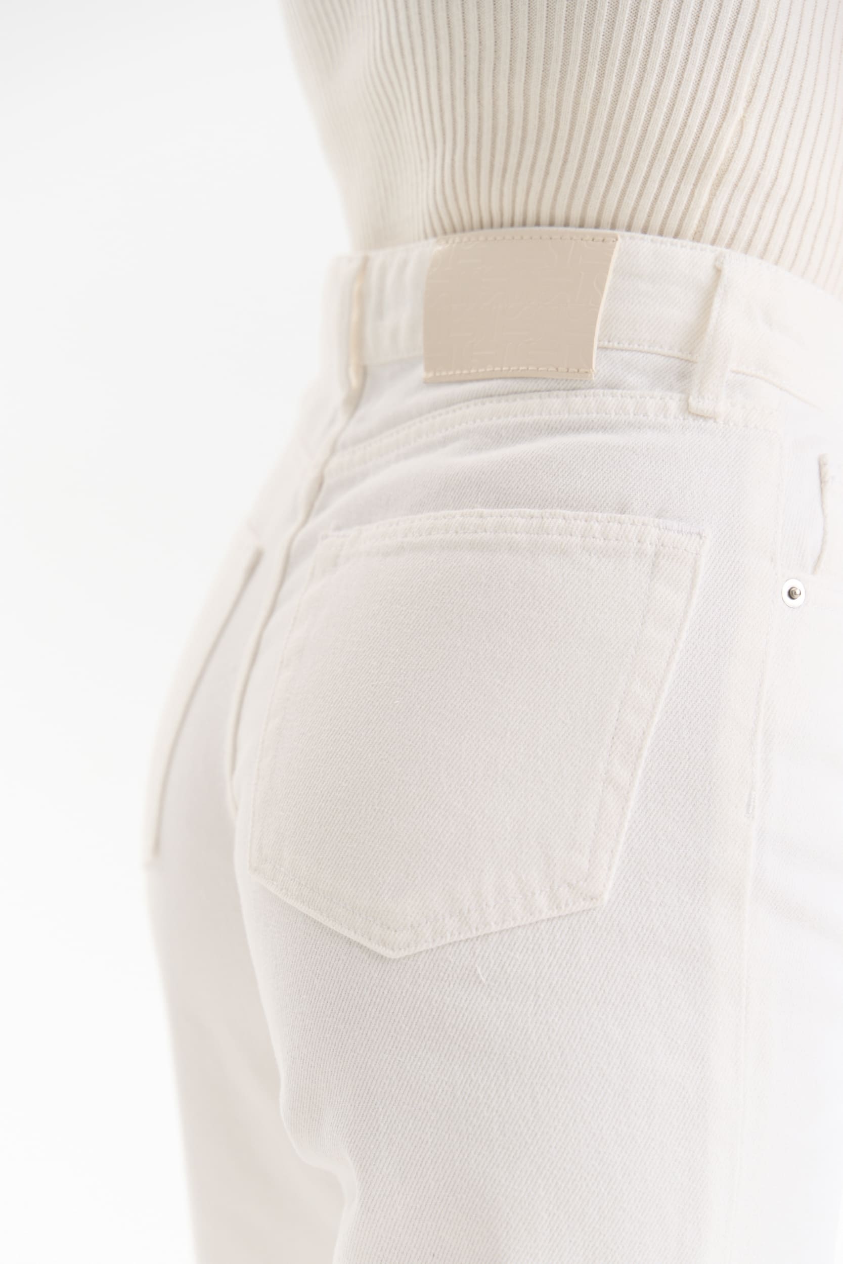 Джинси з високою посадкою